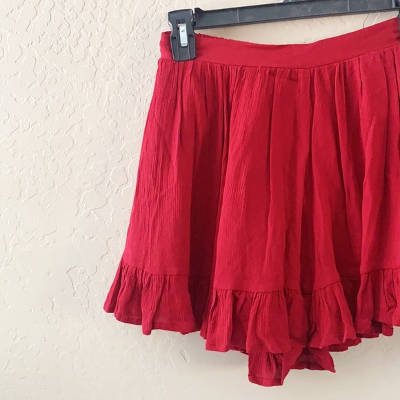 ’atiste Red Ruffle Shorts - Picture 2 of 10